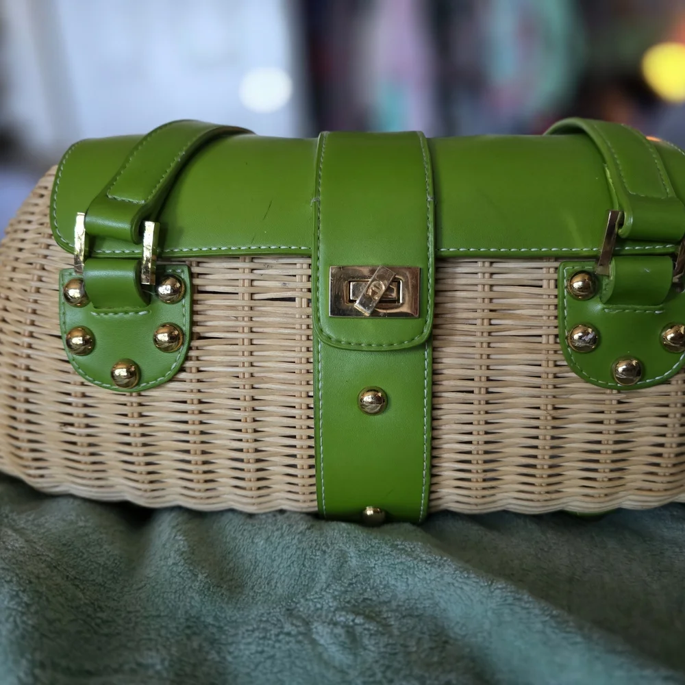 Etienne Aigner Green and Tan Shoulder Bag - Picture 2 of 11